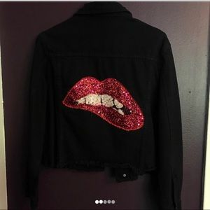 Black jean jacket with sequin lip print 💋
